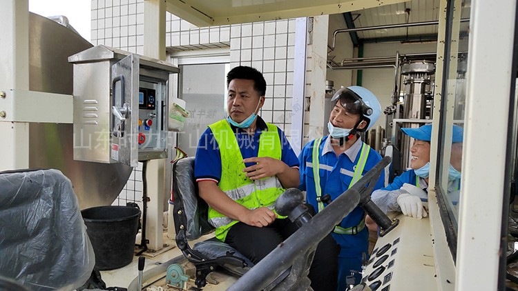 售后进牧场，服务更到家——时力售后走进现代牧业商河牧场