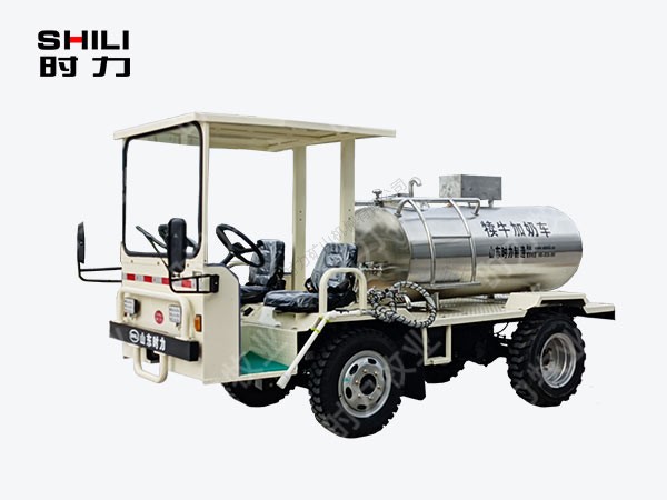 1方电动四轮犊牛喂奶车（卧式罐、带搅拌）